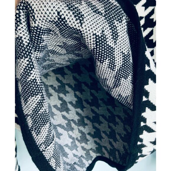 Worth New York 100% Wool Sweater Small Black and White - Picture 9 of 11